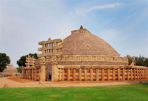 De Stupa van Sanchi: Een Monumentale Uiting van Boeddhistische Vroomheid en Architecturale Pracht uit de 2e Eeuw